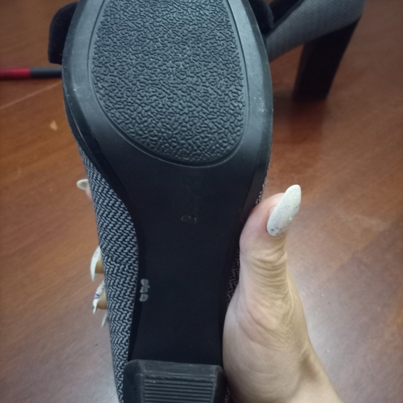 Ann Marino Black and Gray Heels with Bow - Picture 4 of 5